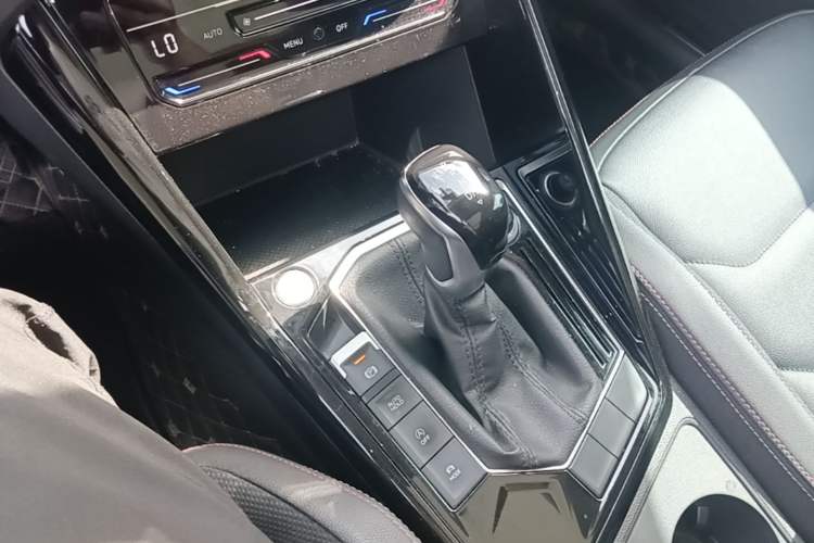 Used Volkswagen Tayron 2020 330TSI Two-Wheel Drive Luxury Smart Connectivity Version Gear Lever