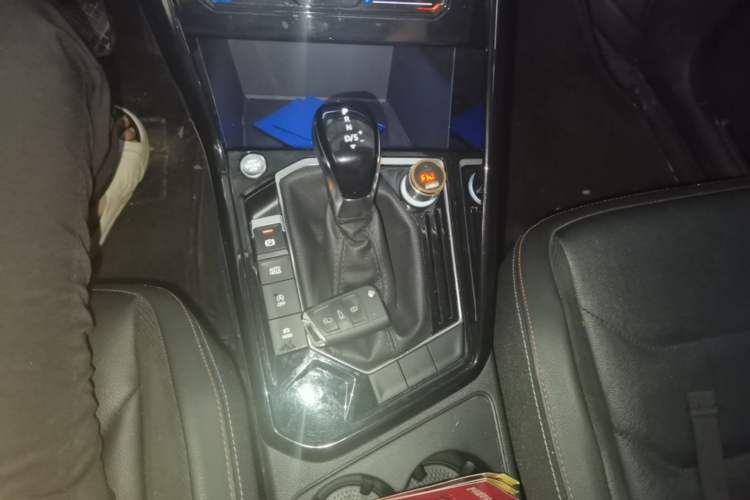 Used Volkswagen Tayron 2020 330TSI Two-Wheel Drive Luxury Smart Connectivity Version Gear Lever