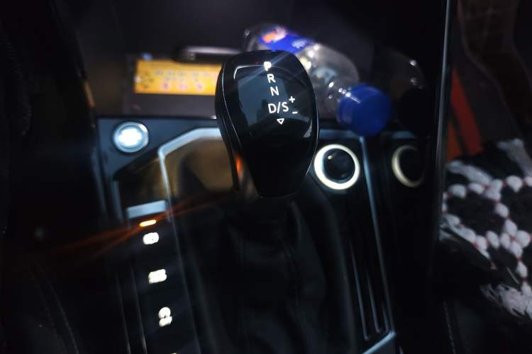 Used Volkswagen Tayron 2020 330TSI Two-Wheel Drive Luxury Smart Connectivity Version Gear Lever