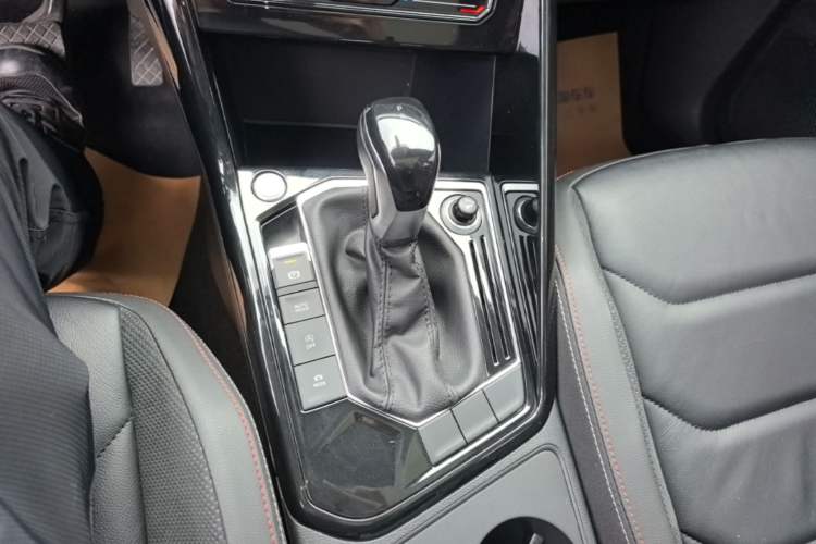 Used Volkswagen Tayron 2020 330TSI Two-Wheel Drive Luxury Smart Connectivity Version Gear Lever