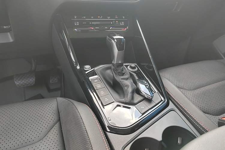 Used Volkswagen Tayron 2020 330TSI Two-Wheel Drive Luxury Smart Connectivity Version Gear Lever