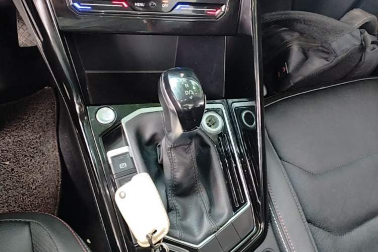 Used Volkswagen Tayron 2020 330TSI Two-Wheel Drive Luxury Smart Connectivity Version Gear Lever