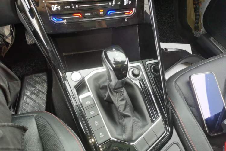 Used Volkswagen Tayron 2020 330TSI Two-Wheel Drive Luxury Smart Connectivity Version Gear Lever