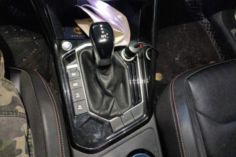 Used Volkswagen Tayron 2020 280TSI Two-Wheel Drive Luxury Connect Edition Gear Lever