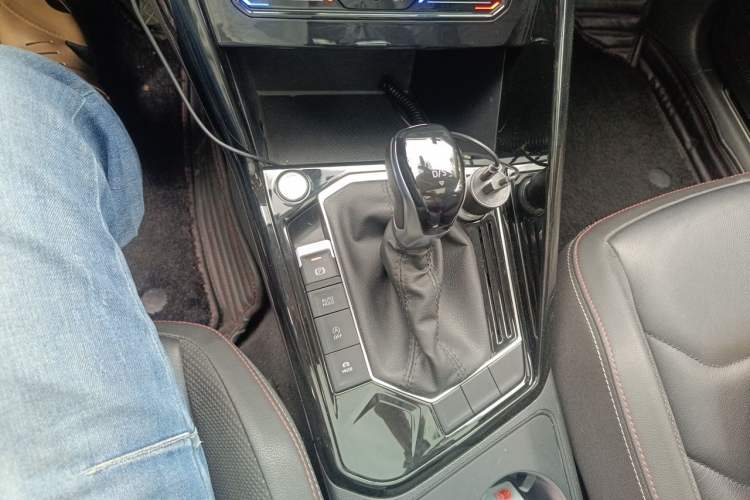 Used Volkswagen Tayron 2020 280TSI Two-Wheel Drive Luxury Connect Edition Gear Lever