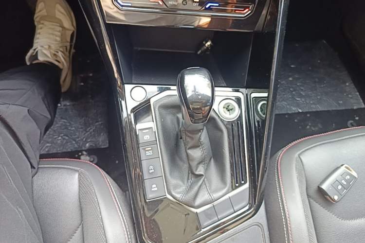 Used Volkswagen Tayron 2020 330TSI Two-Wheel Drive Luxury Smart Connectivity Version Gear Lever