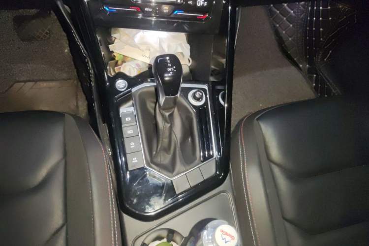 Used Volkswagen Tayron 2020 330TSI Two-Wheel Drive Luxury Smart Connectivity Version Gear Lever