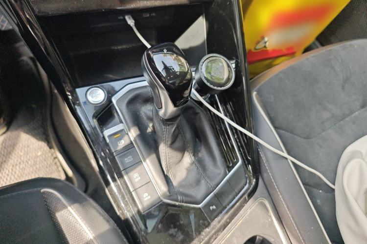 Used Volkswagen Tayron 2020 330TSI Two-Wheel Drive Luxury Connected Pro Edition Gear Lever