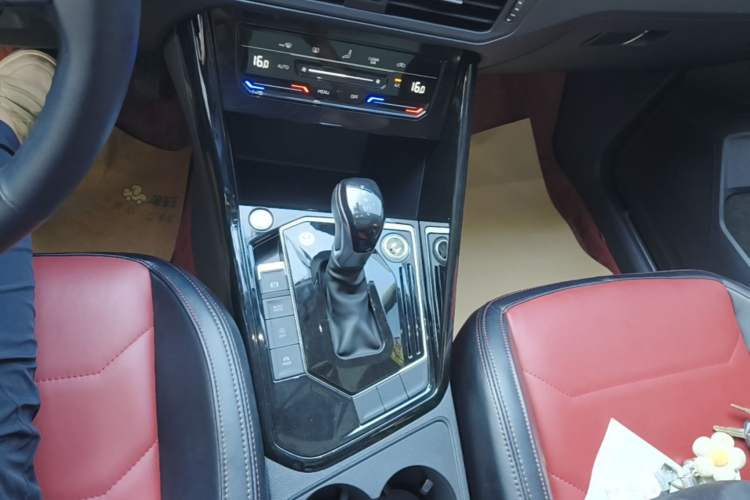 Used Volkswagen Tayron 2020 280TSI Two-Wheel Drive Luxury Connect Edition Gear Lever