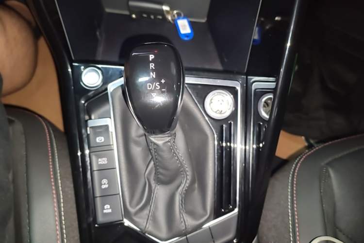 Used Volkswagen Tayron 2020 330TSI Two-Wheel Drive Luxury Smart Connectivity Version Gear Lever