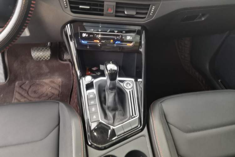 Used Volkswagen Tayron 2020 330TSI Two-Wheel Drive Luxury Smart Connectivity Version Gear Lever