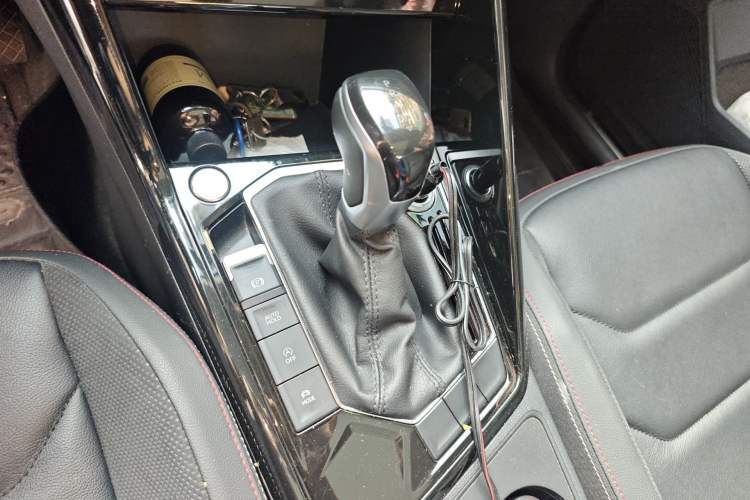 Used Volkswagen Tayron 2020 330TSI Two-Wheel Drive Luxury Smart Connectivity Version Gear Lever