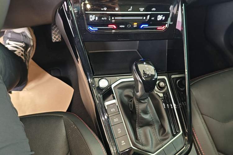 Used Volkswagen Tayron 2020 330TSI Two-Wheel Drive Luxury Smart Connectivity Version Gear Lever