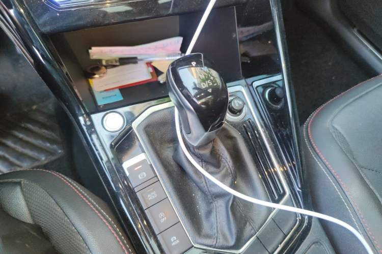 Used Volkswagen Tayron 2020 330TSI Two-Wheel Drive Luxury Smart Connectivity Version Gear Lever