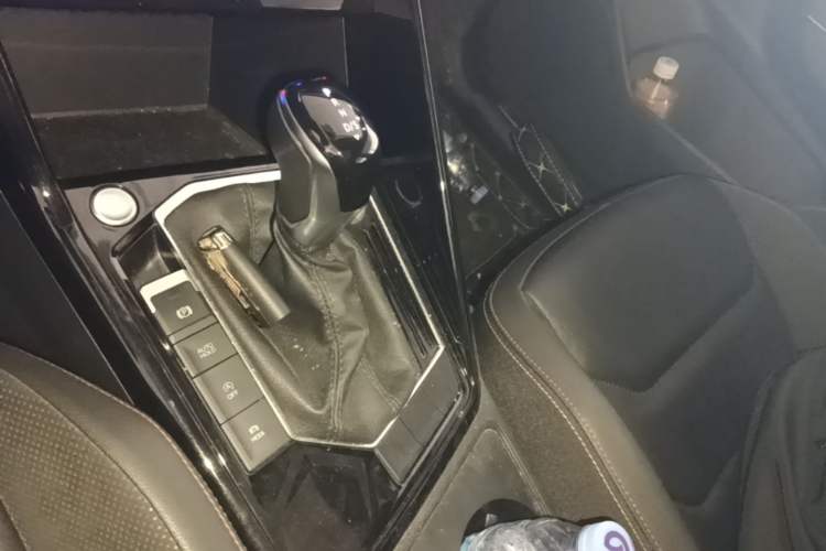 Used Volkswagen Tayron 2020 330TSI Two-Wheel Drive Luxury Smart Connectivity Version Gear Lever