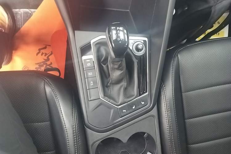 Used Volkswagen Tayron 2020 280TSI Two-Wheel Drive Comfort Connect Edition Gear Lever