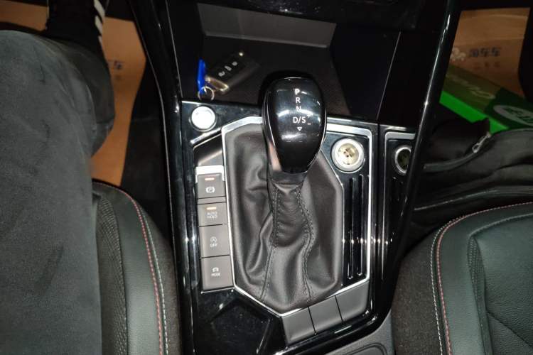 Used Volkswagen Tayron 2020 330TSI Two-Wheel Drive Luxury Smart Connectivity Version Gear Lever