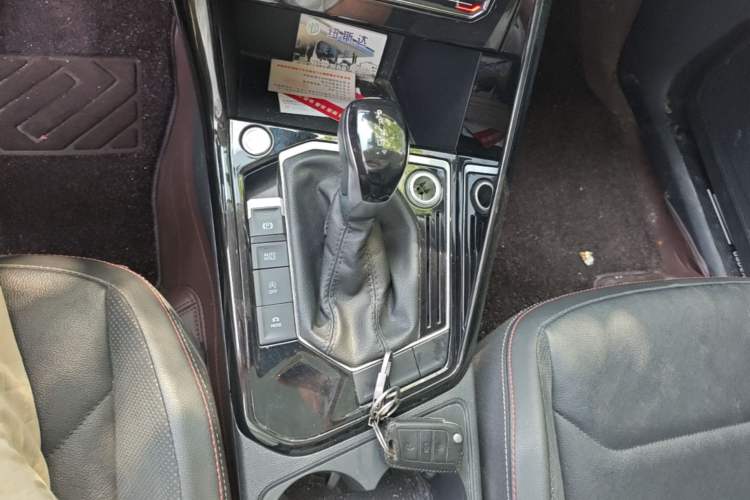 Used Volkswagen Tayron 2020 330TSI Two-Wheel Drive Luxury Smart Connectivity Version Gear Lever