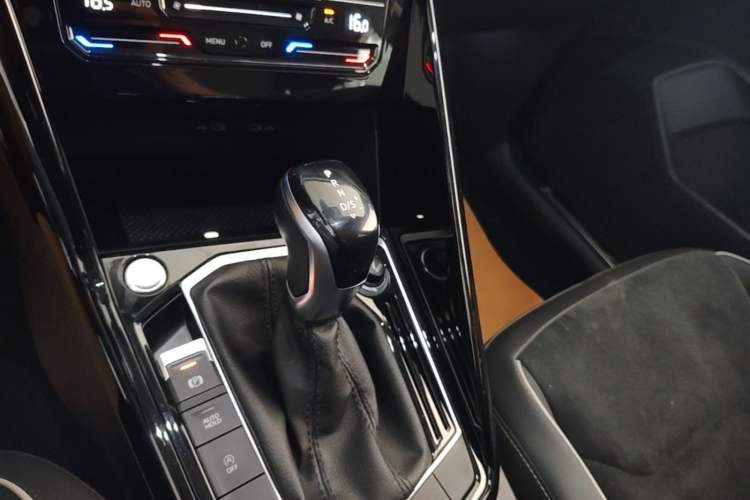 Used Volkswagen Tayron 2020 330TSI Two-Wheel Drive Luxury Connected Pro Edition Gear Lever
