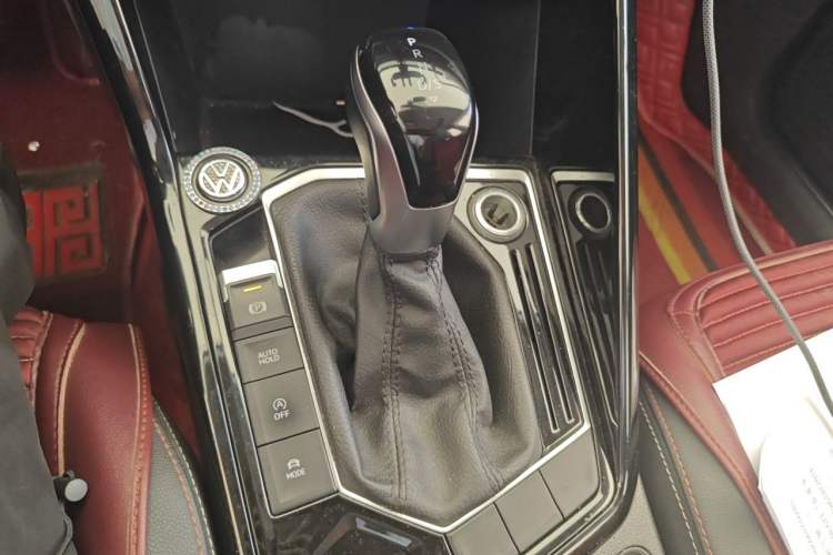 Used Volkswagen Tayron 2020 330TSI Two-Wheel Drive Luxury Connected Pro Edition Gear Lever