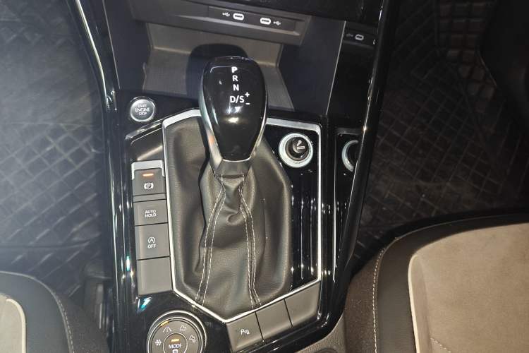 Used Volkswagen Tayron 2020 380TSI All-Wheel Drive R-Line Connected Version Gear Lever