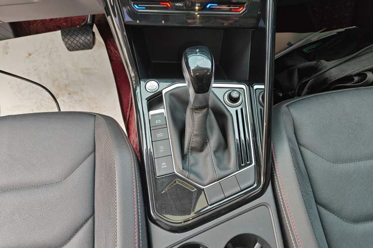 Used Volkswagen Tayron 2020 330TSI Two-Wheel Drive Luxury Smart Connectivity Version Gear Lever