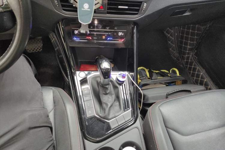 Used Volkswagen Tayron 2020 330TSI Two-Wheel Drive Luxury Smart Connectivity Version Gear Lever