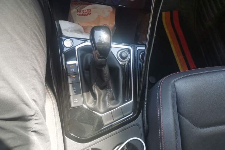 Used Volkswagen Tayron 2020 330TSI Two-Wheel Drive Luxury Smart Connectivity Version Gear Lever