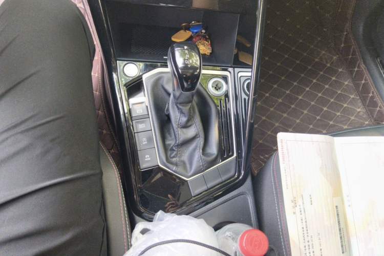 Used Volkswagen Tayron 2020 330TSI Two-Wheel Drive Luxury Smart Connectivity Version Gear Lever