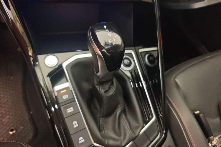Used Volkswagen Tayron 2020 330TSI Two-Wheel Drive Luxury Smart Connectivity Version Gear Lever