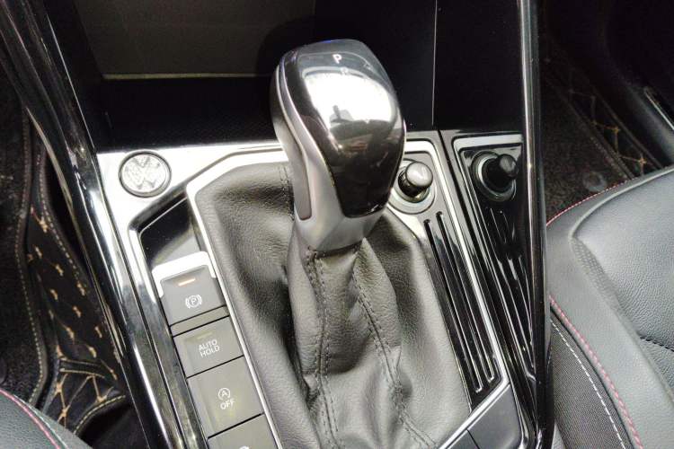 Used Volkswagen Tayron 2020 280TSI Two-Wheel Drive Luxury Connect Edition Gear Lever
