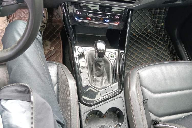 Used Volkswagen Tayron 2020 330TSI Two-Wheel Drive Luxury Smart Connectivity Version Gear Lever