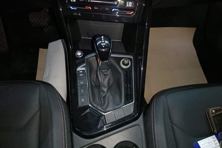 Used Volkswagen Tayron 2020 330TSI Two-Wheel Drive Luxury Smart Connectivity Version Gear Lever