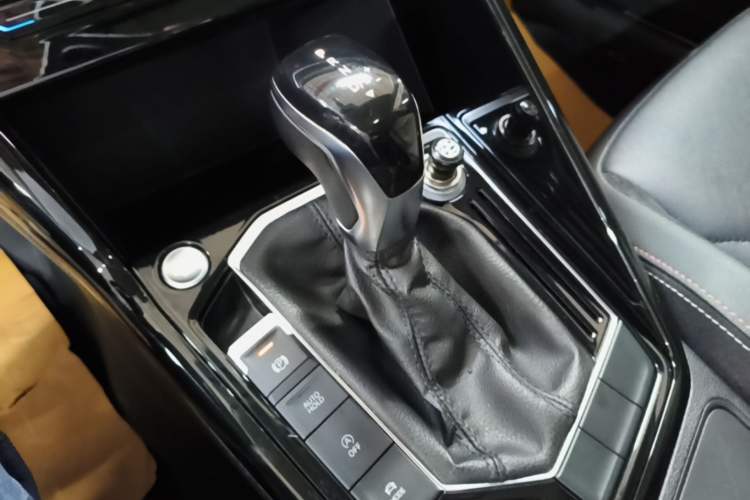 Used Volkswagen Tayron 2020 280TSI Two-Wheel Drive Luxury Connect Edition Gear Lever
