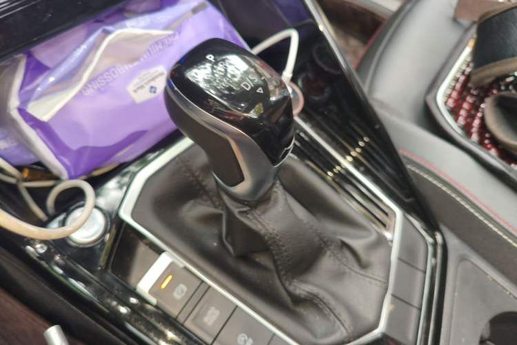 Used Volkswagen Tayron 2020 330TSI Two-Wheel Drive Luxury Smart Connectivity Version Gear Lever