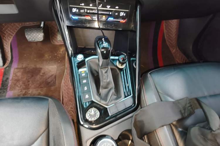 Used Volkswagen Tayron 2020 330TSI Two-Wheel Drive Luxury Smart Connectivity Version Gear Lever