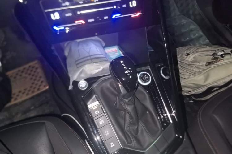 Used Volkswagen Tayron 2020 330TSI Two-Wheel Drive Luxury Smart Connectivity Version Gear Lever