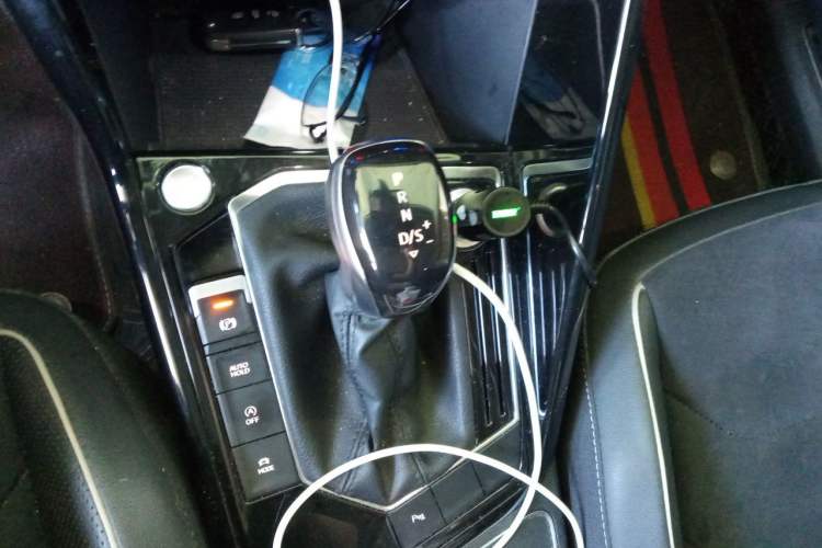 Used Volkswagen Tayron 2020 330TSI Two-Wheel Drive Luxury Connected Pro Edition Gear Lever