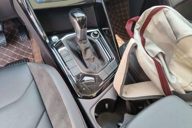 Used Volkswagen Tayron 2020 330TSI Two-Wheel Drive Luxury Smart Connectivity Version Gear Lever