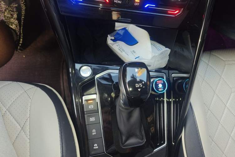 Used Volkswagen Tayron 2020 330TSI Two-Wheel Drive Luxury Smart Connectivity Version Gear Lever