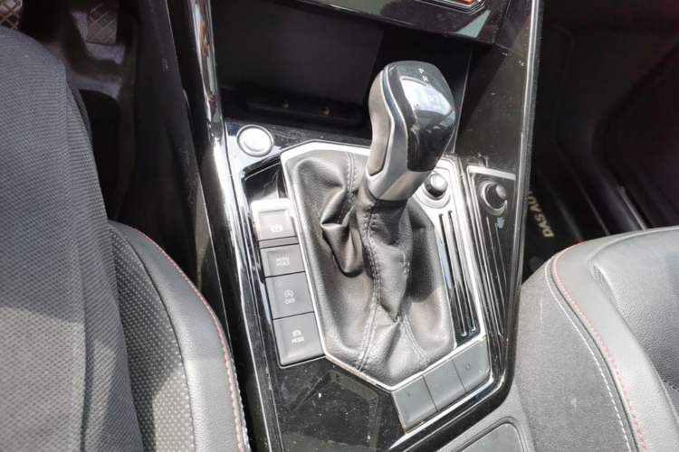 Used Volkswagen Tayron 2020 330TSI Two-Wheel Drive Luxury Smart Connectivity Version Gear Lever