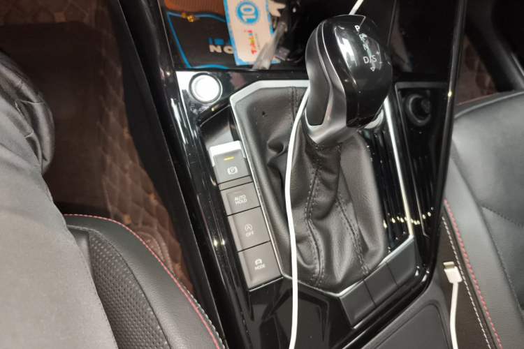 Used Volkswagen Tayron 2020 330TSI Two-Wheel Drive Luxury Smart Connectivity Version Gear Lever