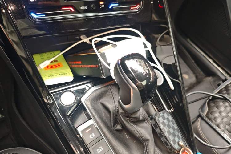 Used Volkswagen Tayron 2020 330TSI Two-Wheel Drive Luxury Connected Pro Edition Gear Lever