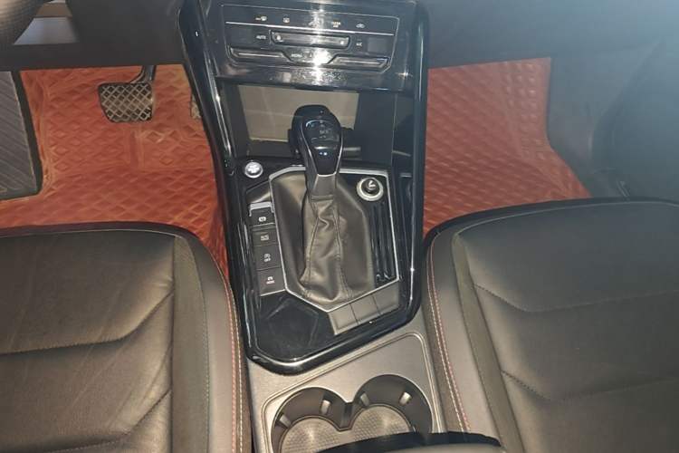 Used Volkswagen Tayron 2020 330TSI Two-Wheel Drive Luxury Smart Connectivity Version Gear Lever