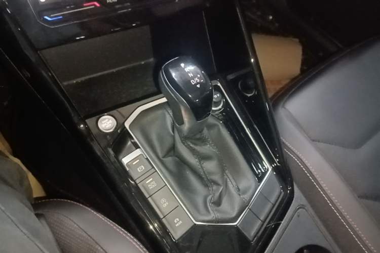 Used Volkswagen Tayron 2020 280TSI Two-Wheel Drive Luxury Connect Edition Gear Lever