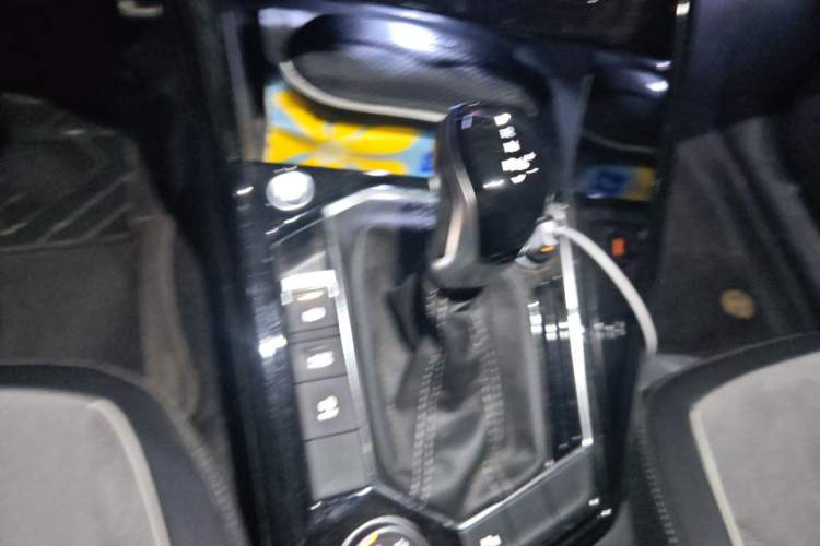 Used Volkswagen Tayron 2020 380TSI All-Wheel Drive R-Line Connected Version Gear Lever