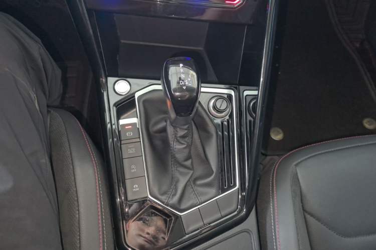Used Volkswagen Tayron 2020 330TSI Two-Wheel Drive Luxury Smart Connectivity Version Gear Lever
