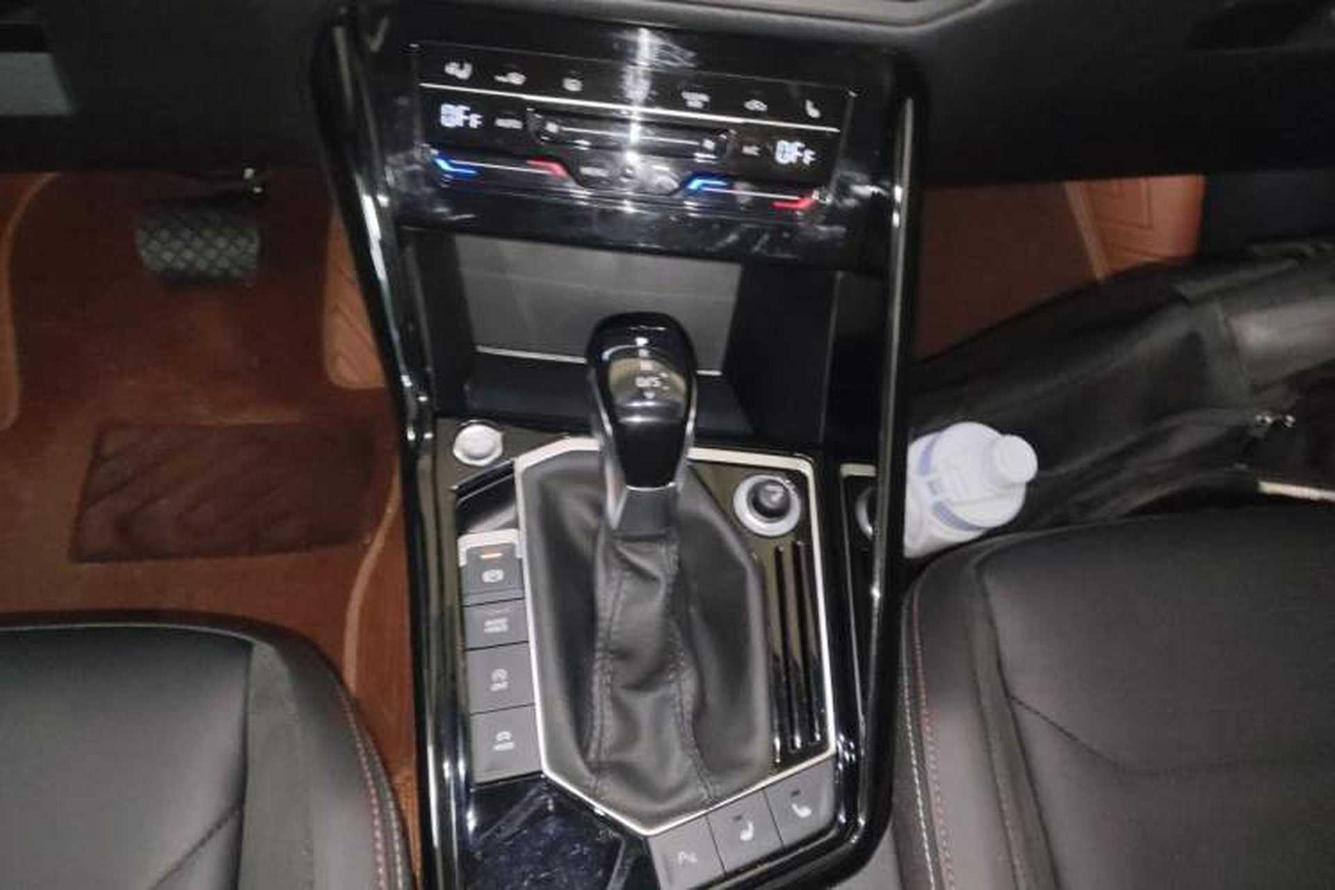 Used Volkswagen Tayron 2020 330TSI Two-Wheel Drive Luxury Smart Connectivity Version Gear Lever
