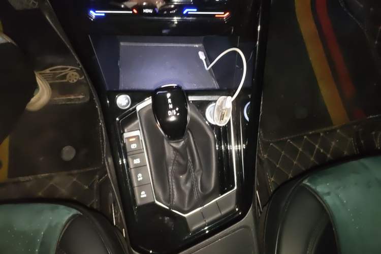 Used Volkswagen Tayron 2020 330TSI Two-Wheel Drive Luxury Smart Connectivity Version Gear Lever