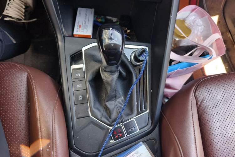 Used Volkswagen Tayron 2020 280TSI Two-Wheel Drive Comfort Connect Edition Gear Lever